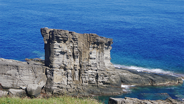 軍艦岩（ぐんかんいわ）